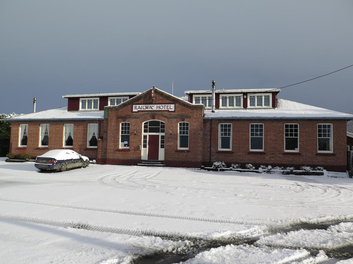 Mossburn Railway Hotel Exterior photo