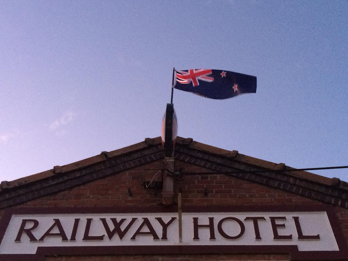 Mossburn Railway Hotel Exterior photo