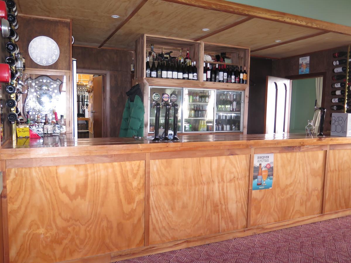 Mossburn Railway Hotel Exterior photo